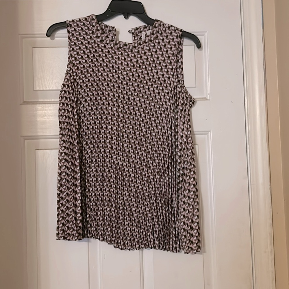 Accordion pleat sleeveless blouse